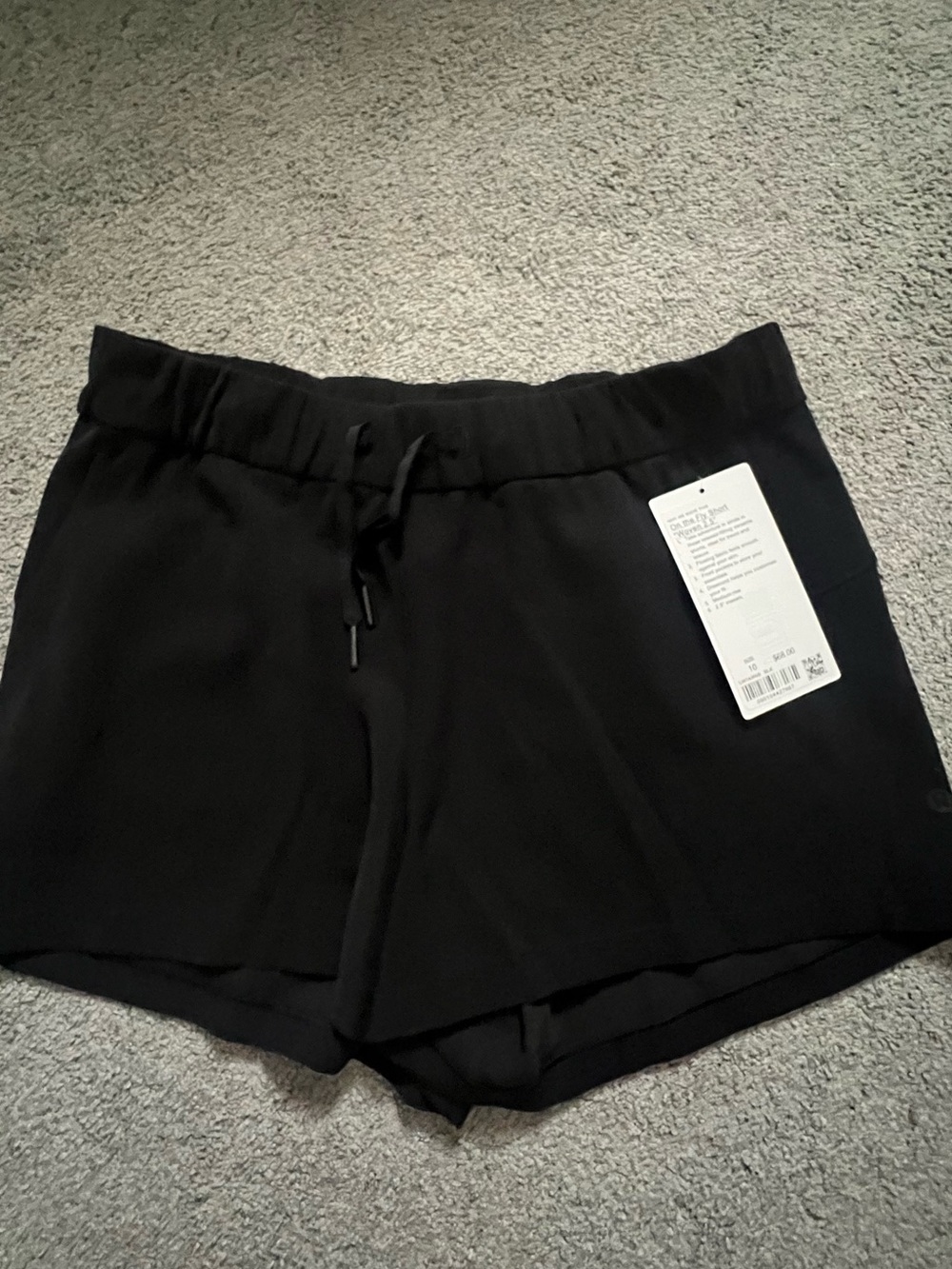 Lululemon on the fly woven short